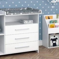 Kinderzimmer-Set "Oskar" Weiß 2 Teile, Mit Wickelkommode Und Bücherregal Vicco -Möbel Store 20240119 m6439 05 ol